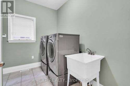 30 Bamburg Street, Georgina, ON - Indoor Photo Showing Laundry Room