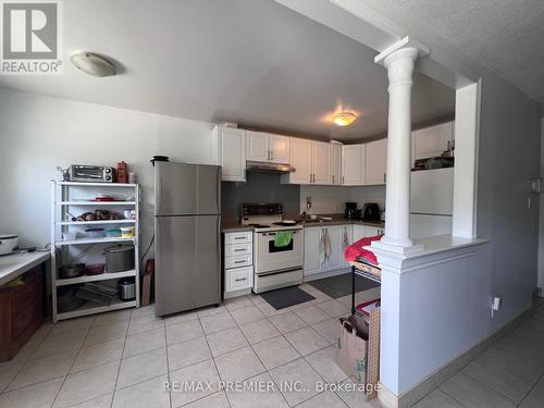 8 - 3690 Keele Street, Toronto, ON - Indoor Photo Showing Kitchen