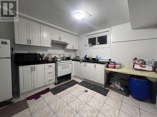 8 - 3690 Keele Street, Toronto, ON - Indoor Photo Showing Kitchen