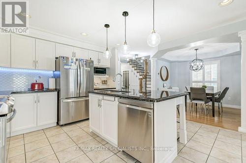 7362 Banffshire Court N, Mississauga, ON - Indoor Photo Showing Kitchen With Upgraded Kitchen