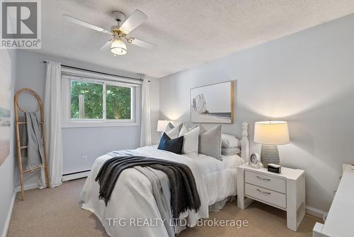 525 Laval Street, Oshawa (Vanier), ON - Indoor Photo Showing Bedroom