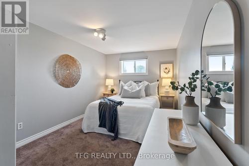 525 Laval Street, Oshawa (Vanier), ON - Indoor Photo Showing Bedroom