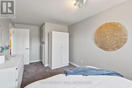 525 Laval Street, Oshawa (Vanier), ON - Indoor Photo Showing Bedroom