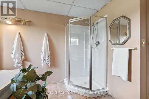 525 Laval Street, Oshawa (Vanier), ON - Indoor Photo Showing Bathroom