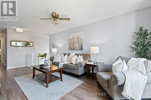 525 Laval Street, Oshawa (Vanier), ON - Indoor Photo Showing Living Room