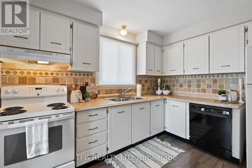 525 Laval Street, Oshawa (Vanier), ON - Indoor Photo Showing Kitchen With Double Sink