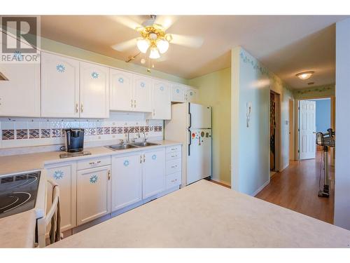 650 Mckinney Road Unit# 114, Oliver, BC - Indoor Photo Showing Kitchen With Double Sink