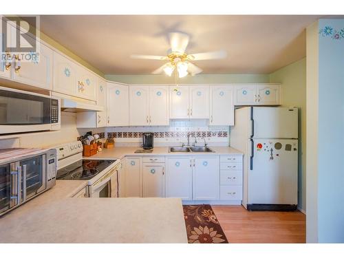 650 Mckinney Road Unit# 114, Oliver, BC - Indoor Photo Showing Kitchen With Double Sink