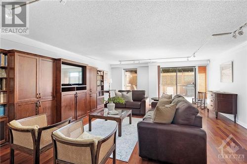 140 Rideau Terrace Unit#2, Ottawa, ON - Indoor Photo Showing Living Room