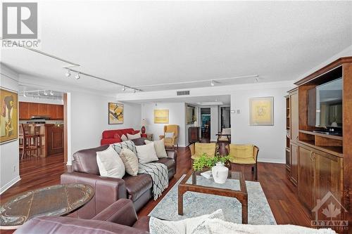 140 Rideau Terrace Unit#2, Ottawa, ON - Indoor Photo Showing Living Room