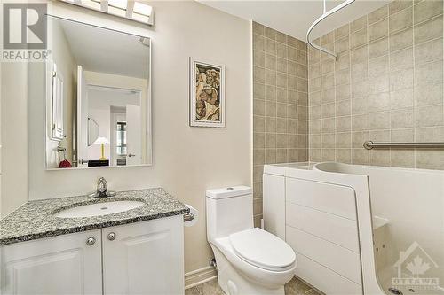 445 Laurier Avenue W Unit#1601, Ottawa, ON - Indoor Photo Showing Bathroom