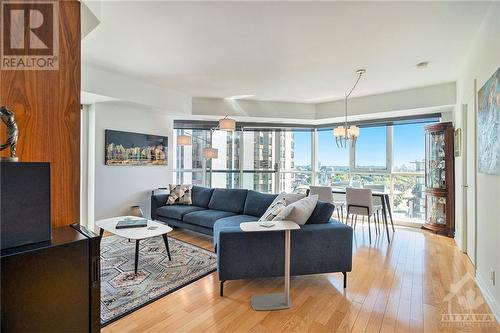 445 Laurier Avenue W Unit#1601, Ottawa, ON - Indoor Photo Showing Living Room