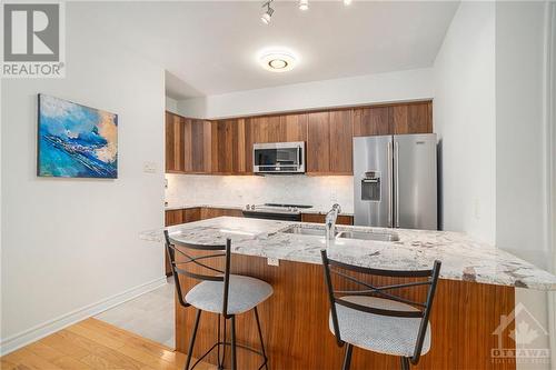 445 Laurier Avenue W Unit#1601, Ottawa, ON - Indoor Photo Showing Kitchen With Stainless Steel Kitchen With Upgraded Kitchen