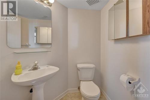 44 Briston Private, Ottawa, ON - Indoor Photo Showing Bathroom