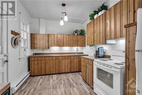 5349 Calabogie Road, Greater Madawaska, ON - Indoor Photo Showing Kitchen