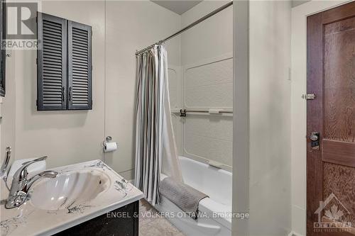 5349 Calabogie Road, Greater Madawaska, ON - Indoor Photo Showing Bathroom