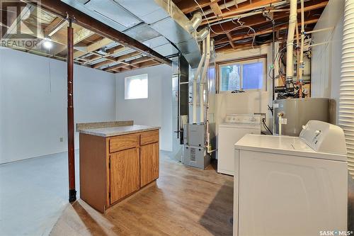 1404 Wascana Street, Regina, SK - Indoor Photo Showing Laundry Room