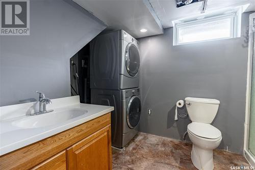 907 Pasqua Street, Regina, SK - Indoor Photo Showing Laundry Room