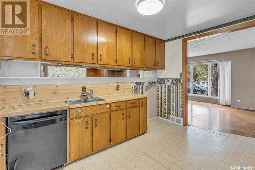 907 Pasqua Street, Regina, SK - Indoor Photo Showing Kitchen With Double Sink