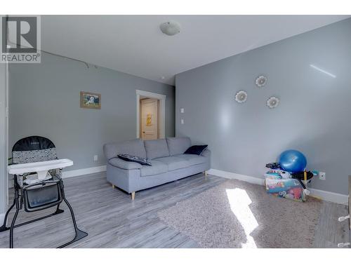 3022 Maurice Drive, Prince George, BC - Indoor Photo Showing Living Room