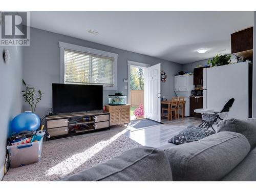 3022 Maurice Drive, Prince George, BC - Indoor Photo Showing Living Room