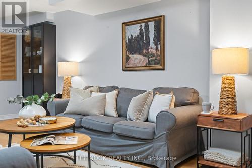 60 Bowler Street, Aurora (Bayview Wellington), ON - Indoor Photo Showing Living Room