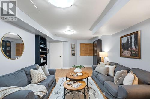 60 Bowler Street, Aurora (Bayview Wellington), ON - Indoor Photo Showing Living Room