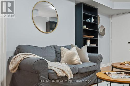 60 Bowler Street, Aurora (Bayview Wellington), ON - Indoor Photo Showing Living Room