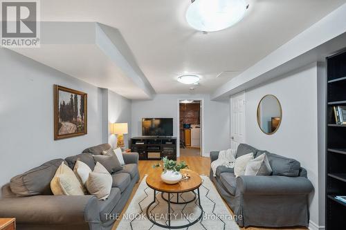 60 Bowler Street, Aurora (Bayview Wellington), ON - Indoor Photo Showing Living Room