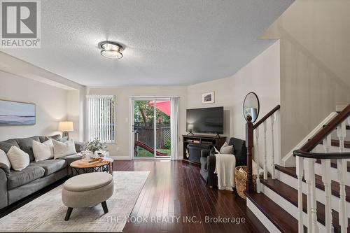 60 Bowler Street, Aurora (Bayview Wellington), ON - Indoor Photo Showing Living Room