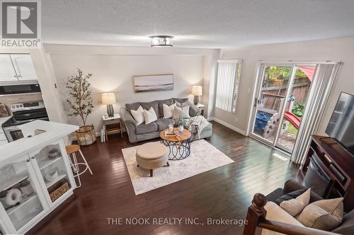 60 Bowler Street, Aurora (Bayview Wellington), ON - Indoor Photo Showing Living Room