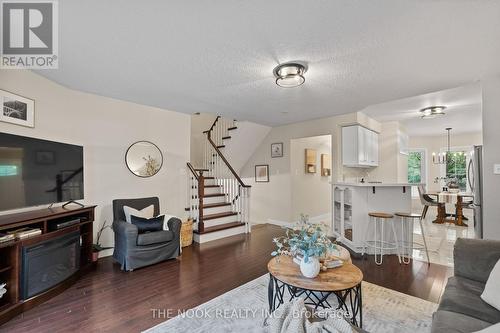 60 Bowler Street, Aurora (Bayview Wellington), ON - Indoor Photo Showing Living Room