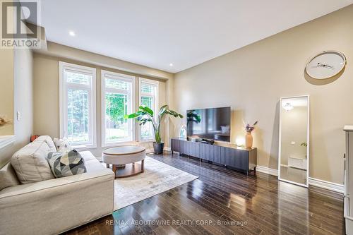 23 Omega Street, Markham, ON - Indoor Photo Showing Living Room