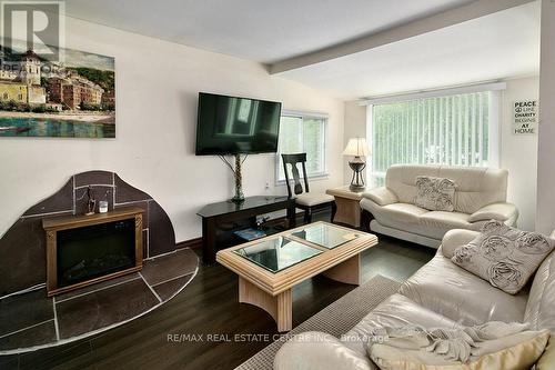 42 5Th Lane, Wasaga Beach, ON - Indoor Photo Showing Living Room