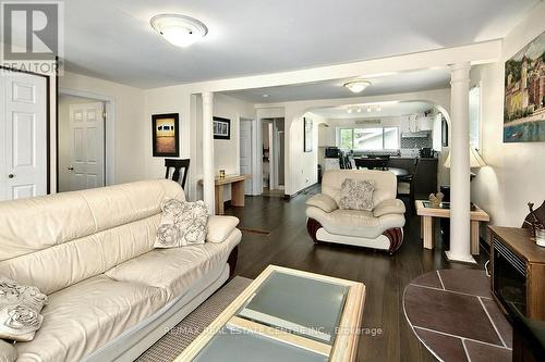 42 5Th Lane, Wasaga Beach, ON - Indoor Photo Showing Living Room