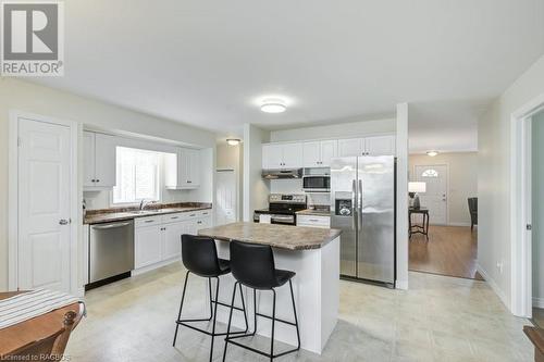 20 Faith Boulevard, St. Thomas, ON - Indoor Photo Showing Kitchen With Double Sink With Upgraded Kitchen