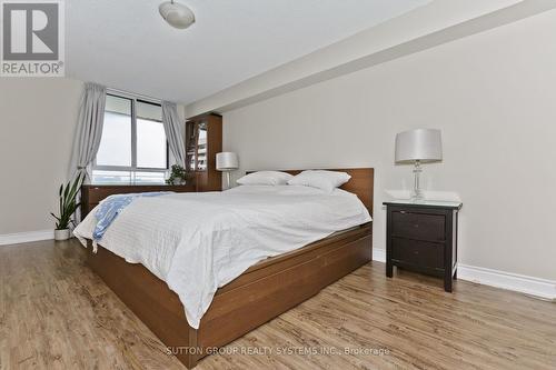 #915 - 1320 Mississauga Valley Boulevard, Mississauga, ON - Indoor Photo Showing Bedroom