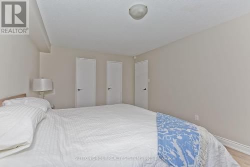 #915 - 1320 Mississauga Valley Boulevard, Mississauga, ON - Indoor Photo Showing Bedroom