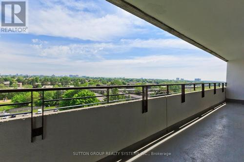 #915 - 1320 Mississauga Valley Boulevard, Mississauga, ON - Outdoor With Balcony With View With Exterior