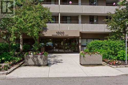 #915 - 1320 Mississauga Valley Boulevard, Mississauga, ON - Outdoor With Balcony