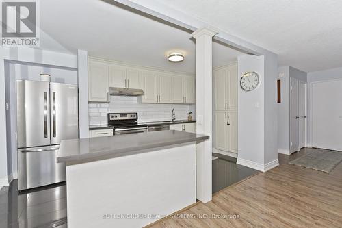 #915 - 1320 Mississauga Valley Boulevard, Mississauga, ON - Indoor Photo Showing Kitchen With Stainless Steel Kitchen