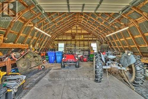 10905 Sodom Road W, Niagara Falls, ON - Indoor Photo Showing Garage