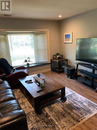 86 Shadyside Avenue, Hamilton, ON - Indoor Photo Showing Living Room