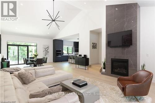 15 Fedorkow Lane, Niagara-On-The-Lake, ON - Indoor Photo Showing Living Room With Fireplace