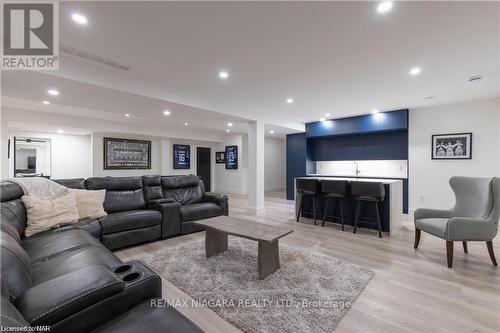 15 Fedorkow Lane, Niagara-On-The-Lake, ON - Indoor Photo Showing Living Room