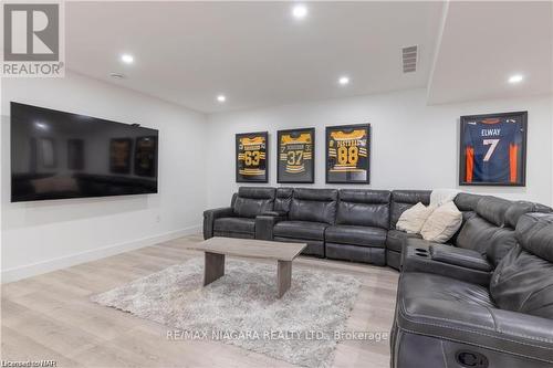 15 Fedorkow Lane, Niagara-On-The-Lake, ON - Indoor Photo Showing Living Room