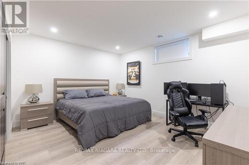 15 Fedorkow Lane, Niagara-On-The-Lake, ON - Indoor Photo Showing Bedroom