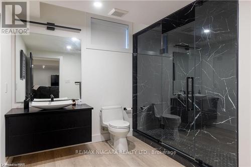 15 Fedorkow Lane, Niagara-On-The-Lake, ON - Indoor Photo Showing Bathroom