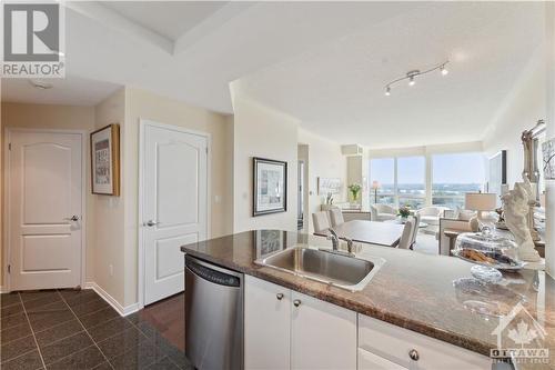 38 Metropole Private Unit#703, Ottawa, ON - Indoor Photo Showing Kitchen