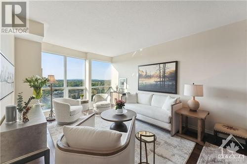 38 Metropole Private Unit#703, Ottawa, ON - Indoor Photo Showing Living Room